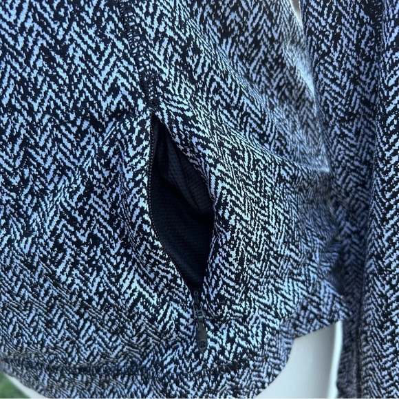 Lululemon Runderful Long Sleeve Athletic Pullover Top | Size 10 - Picture 7 of 10